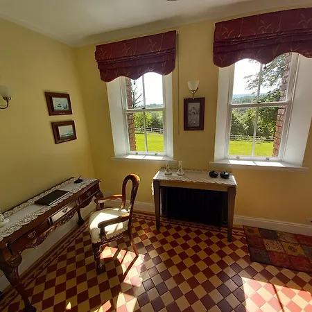 بيت للعطل Chestnut Leitrim