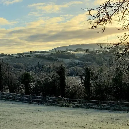 Chestnut Leitrim Feriehus Manorhamilton
